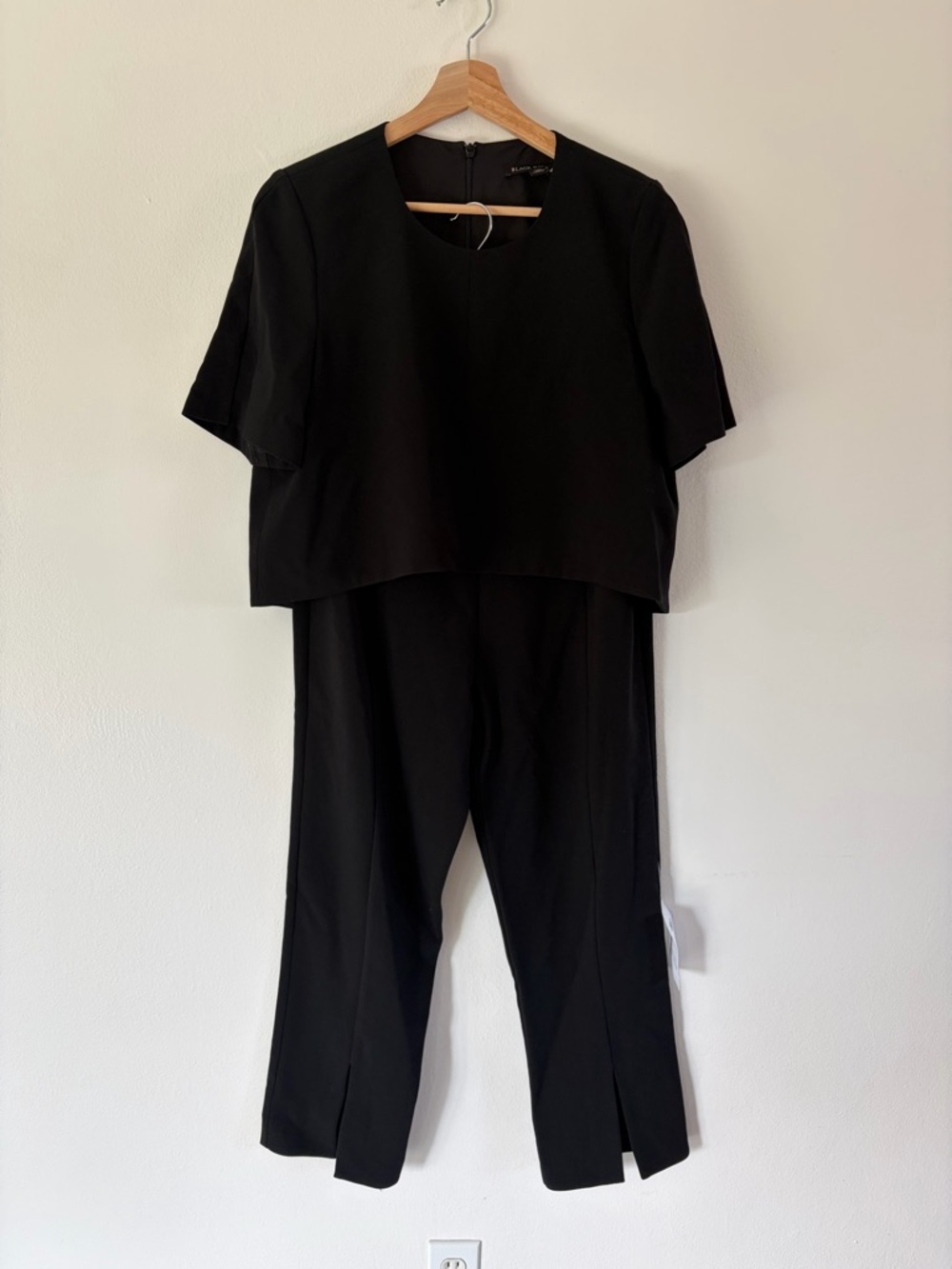 Black Halo Cropped Short Sleeve Top & Split Hem Pants Two Piece Set Size 10 NWT